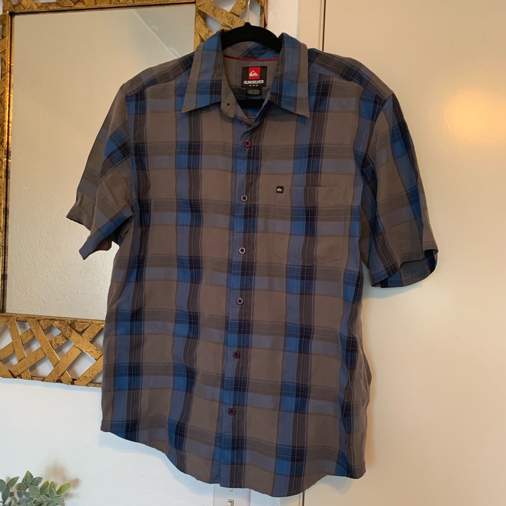 Men’s blue/gray plaid collared shirt